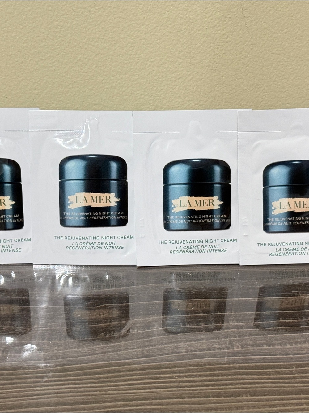 LA MER The Rejuvenating Night Cream Samples 1.5ml*4